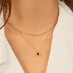 Ania Haie aranyozott ezüst nyaklánc piros cirkónia kővel  N071-03G  1030972