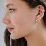GAURA PEARLS ARANYOZOTT EZÜST FÜLBEVALÓ GYÖNGYÖKKEL ÉS CIRKÓNIA KÖVEKKEL 1032530