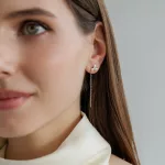 GAURA PEARLS EZÜST FÜLBEVALÓ GYÖNGYÖKKEL ÉS KŐVEL 1032532
