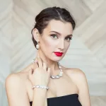 GAURA PEARLS EZÜST FÜLBEVALÓ BAROKK GYÖNGGYEL ÉS CIRKÓNIA KÖVEKKEL 1032847